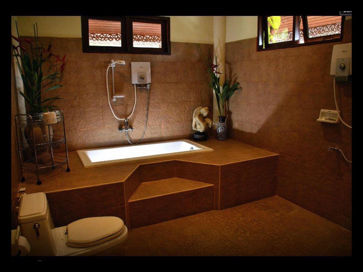 Bathroom and bathtub at Baan Sijan Villa Resort