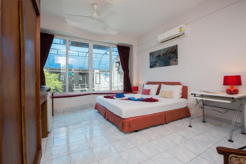 Guest bedroom at Sundowners Guesthouse